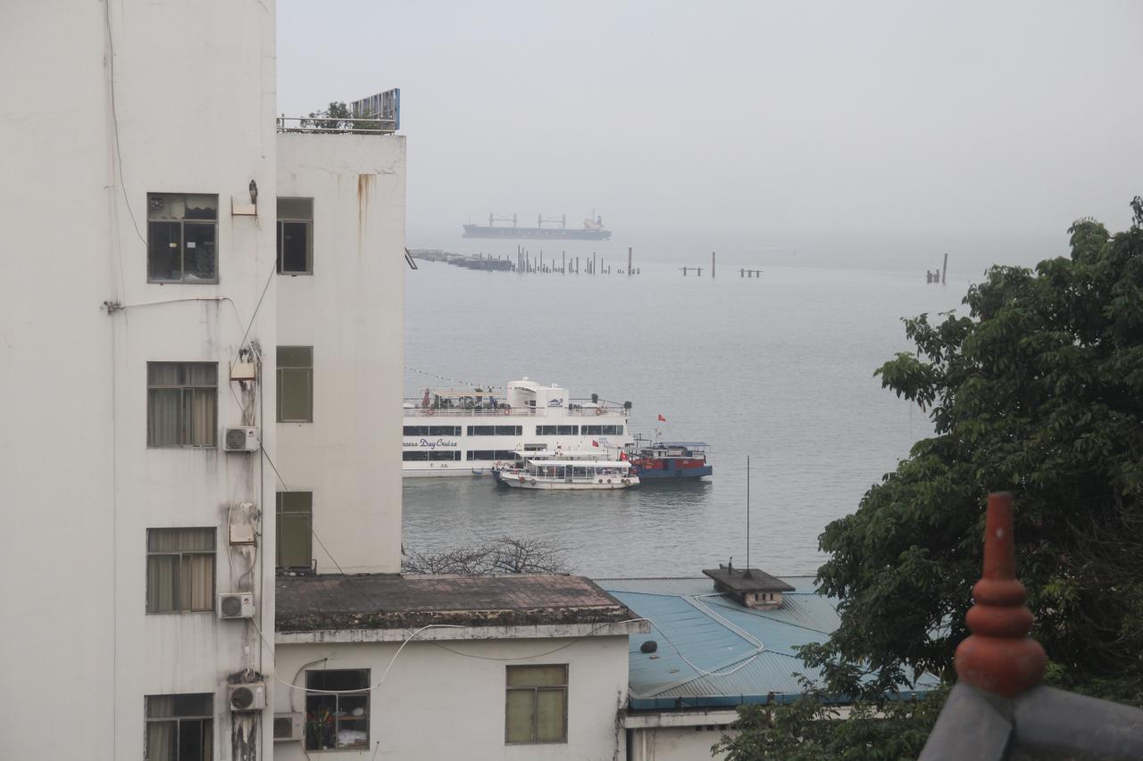Hoang Yen Guesthouse Ha Long Bagian luar foto